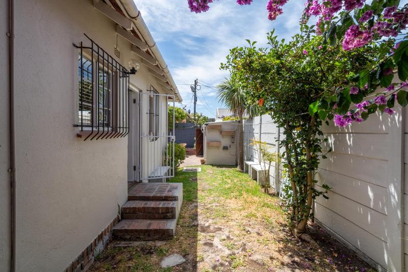 2 Bedroom Property for Sale in Harfield Village Western Cape